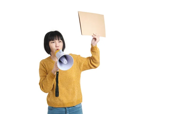 Joven Mujer Asiática Gritando Través Megáfono Sosteniendo Una Pancarta Aislado — Foto de Stock