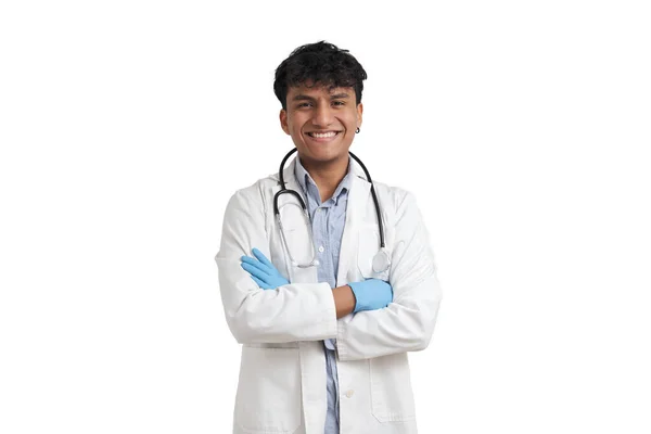 Молодий Перуанський Лікар Руками Схрестив Усміхнений Дивився Камеру Ізольовані Білому — стокове фото
