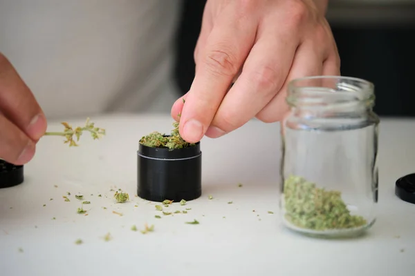 Two Hands Using Weed Grinder Shred Buds Herb Grinder — Fotografia de Stock