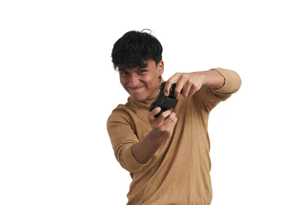 Jovem Homem Peruano Jogando Videogames Com Joystick Isolado Sobre Fundo — Fotografia de Stock