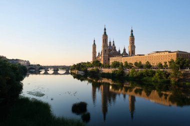 Basilica of Our Lady of the Pillar and Ebro river at sunrise in Zaragoza, Spain. El Pilar de Zaragoza.