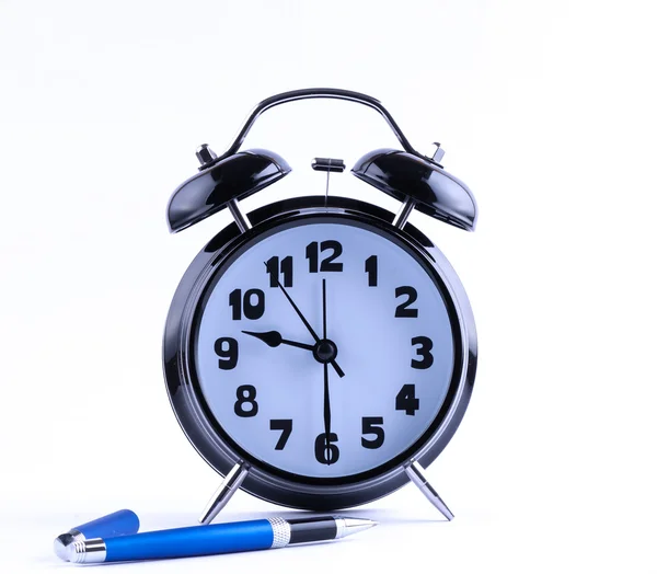 Alarm klok met pen close-up — Stockfoto