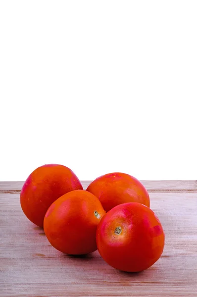 Tomaten auf Schneidebrett — Stockfoto