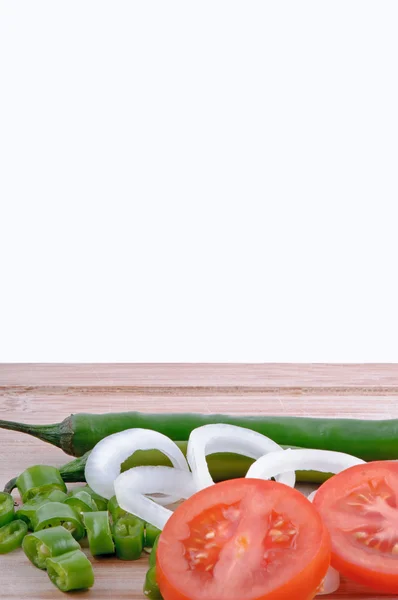 salata doğrama kurulu üzerinde