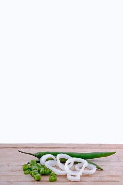 Salat auf Schneidebrett — Stockfoto