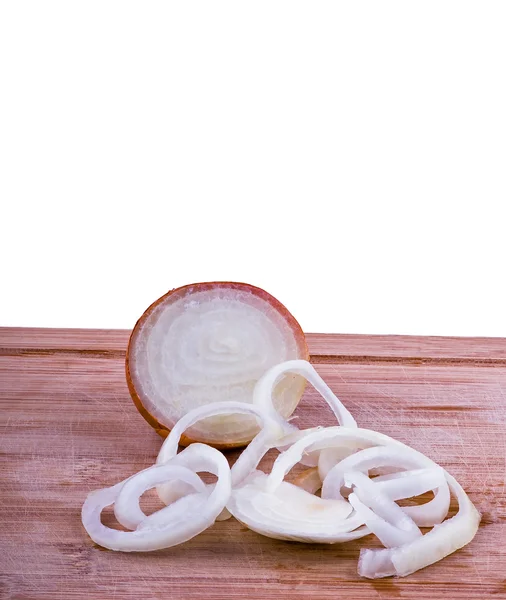 Cebollas picadas sobre tabla de cortar vertical — Foto de Stock