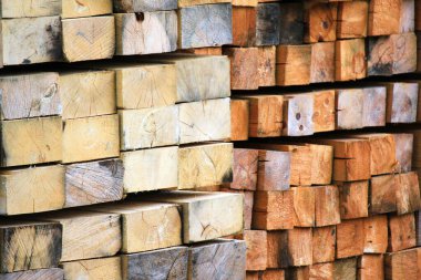 Tahta şeklinde ahşaptan yapılmış yapı malzemesi.