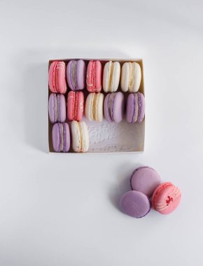 Fransız tatlısı beyaz arka planda izole edilmiş tatlı.