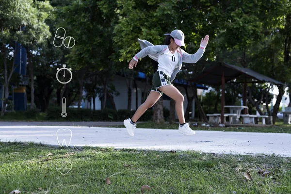 Frauen Joggen Einen Gesunden Körper Erhalten Technologische Konzepte Des Laufens — Stockfoto