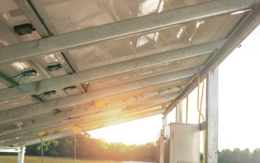 Güneş paneli, alternatif elektrik kaynağı, sürdürülebilir kaynaklar kavramı ve bu yeni sistem orijinalinden daha fazla elektrik üretebiliyor..