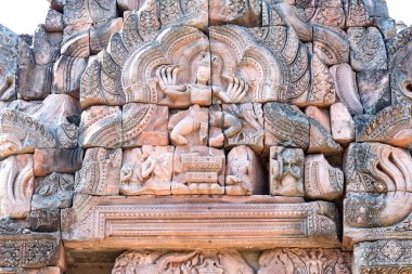Prasat Hin Phanom Rung Antik Khmer Tapınağı, Buriram, Tayland 'daki Ortaçağ oyma taş duvarının muhteşem deseni.