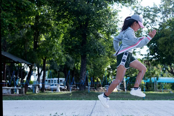 Frauen Joggen Einen Gesunden Körper Erhalten Technologische Konzepte Des Laufens — Stockfoto
