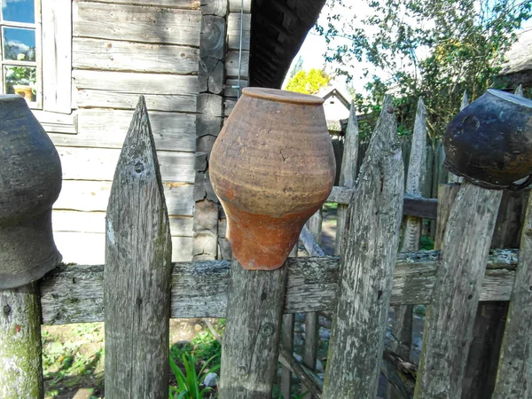 Jarros Barro Cerca Aldeia — Fotografia de Stock