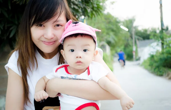 Bambino madre asia — Foto Stock