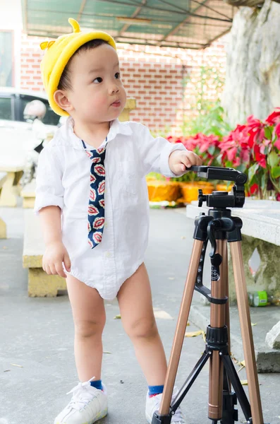 Tripod hold baby — Stock Photo, Image