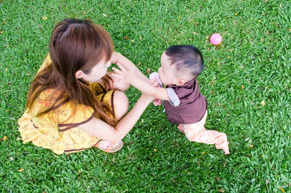 Parc mère bébé — Photo