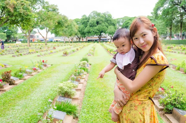 Baby Mother Park — Stock Photo, Image