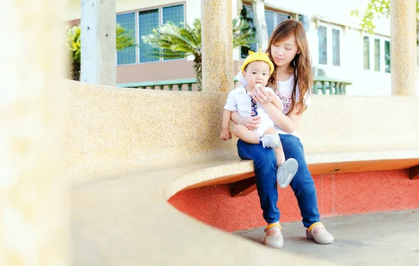 Baby moeder Azië — Stockfoto