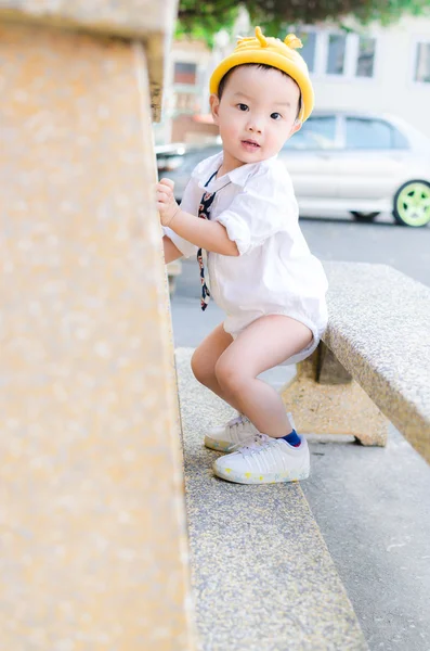 Baby walk — 图库照片