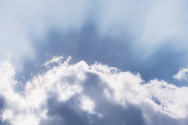 Mavi gökyüzü ve bulutlar gökyüzü