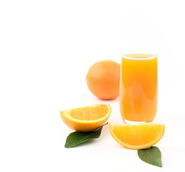 Φρεσκοστυμμένος Χυμός Πορτοκαλιού Απομονωμένος Λευκό Φόντο — Φωτογραφία Αρχείου