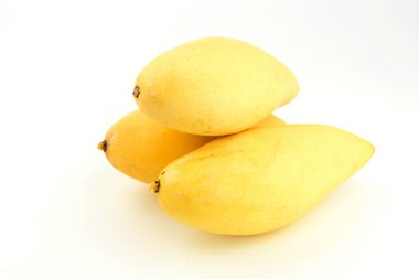 Beyaz arkaplanda mango