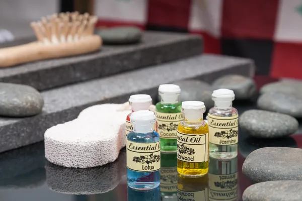 Accesorios de spa y aceite de aromaterapia —  Fotos de Stock