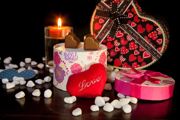 ハート形の蝋燭バレンタインデーとチョコレート恋 — ストック写真