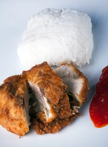 Pollo frito con salsa de arroz y chile — Foto de Stock