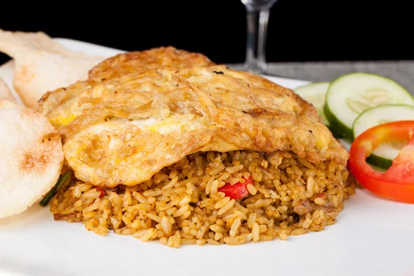 Kryddig stekt ris nasi goreng indonesia — Stockfoto