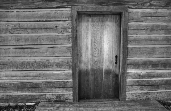 ผู้บุกเบิก Log Cabin Front Porch — ภาพถ่ายสต็อก