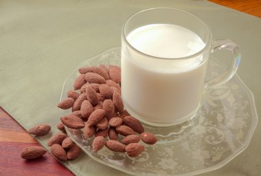 Badem Sütü