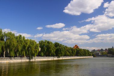 Saray taret günbatımı altında