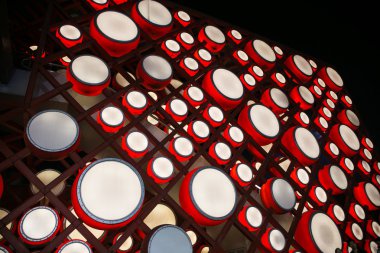 ararken, kırmızı renk ile Olimpiyat Parkı davul