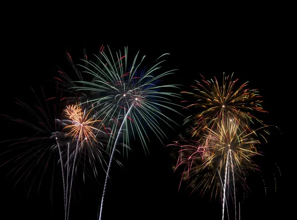 Fogos de artifício para o Ano Novo ou para o Dia da Independência 4 de julho e outras celebrações — Fotografia de Stock