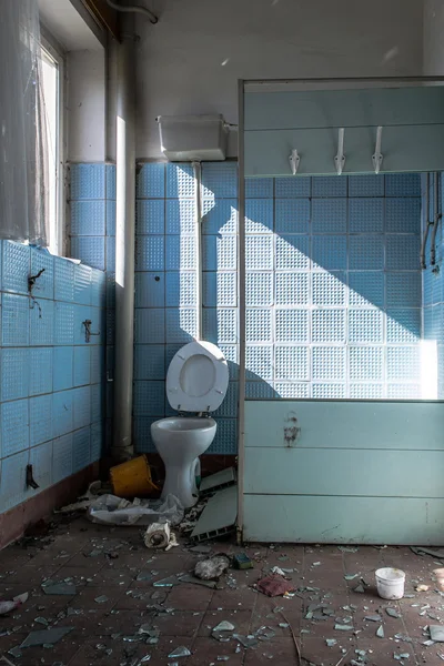 Old bathroom — Stock Photo, Image