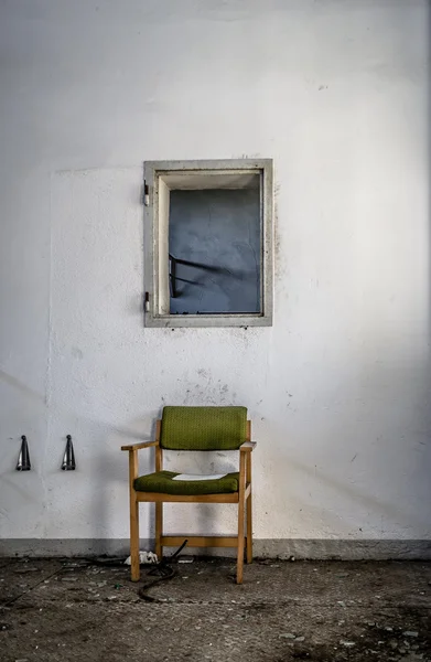 Eenzame oude stoel — Stockfoto