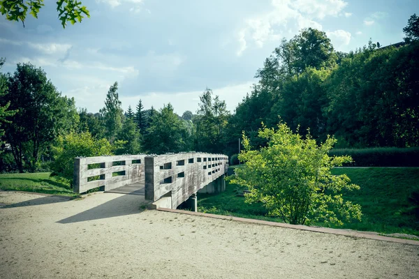 Most w parku — Zdjęcie stockowe