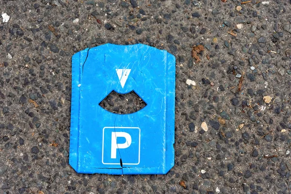 Een Oude Blauwe Parkeerschijf Een Bovenaanzicht — Stockfoto