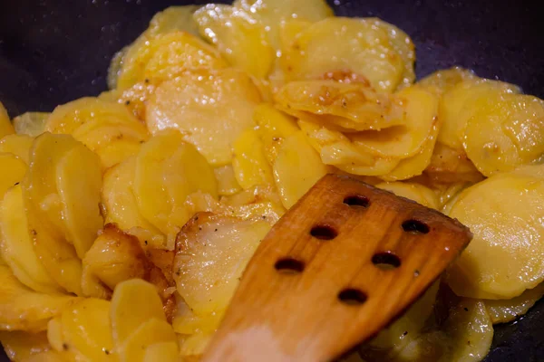 Fried Potatoes Wooden Spoon Pan Close — Stock Photo, Image