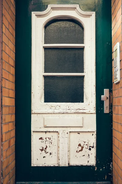 Eine Alte Nostalgische Holzhaustür Der Stadt — Stockfoto