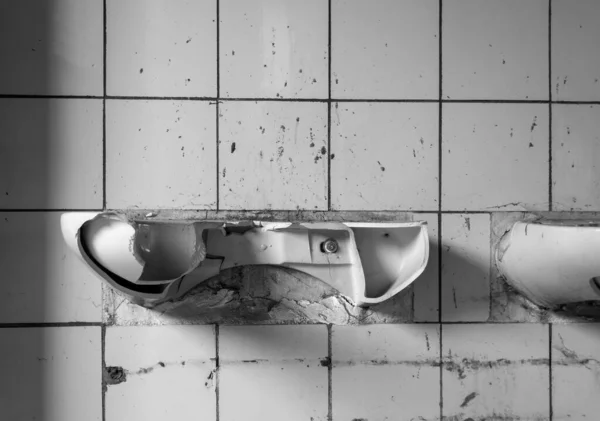 Broken Old Sinks Wall Lost Place — Stock Photo, Image