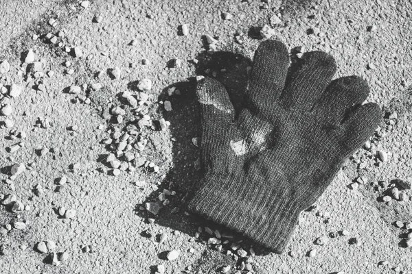 Guante Negro Sobre Losas Piedra Con Vista Desde Arriba — Foto de Stock