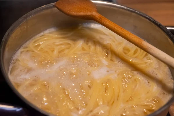 Boiling Water Pot Noodles Kitchen — Stock Photo, Image