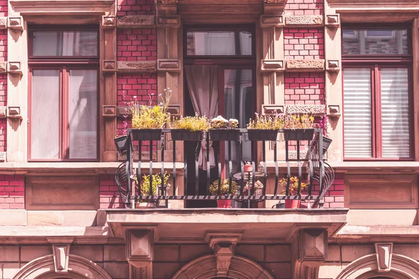 Een Oud Huis Met Nostalgisch Balkon Stad — Stockfoto