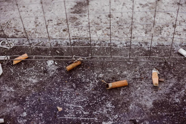 Velhos Tocos Cigarros Soalho Uma Cidade — Fotografia de Stock