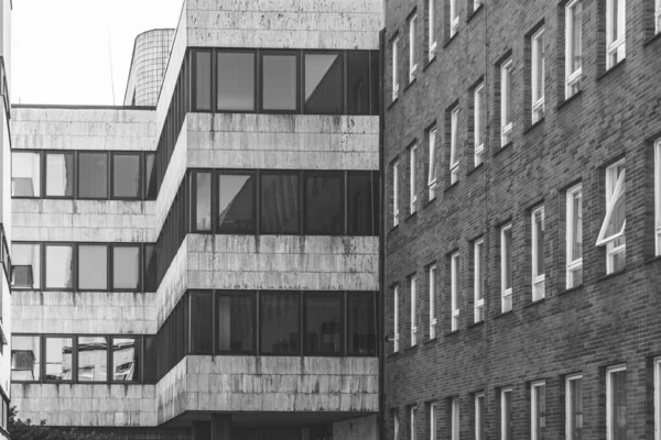 Façade Maison Moderne Dans Une Ville Noir Blanc — Photo