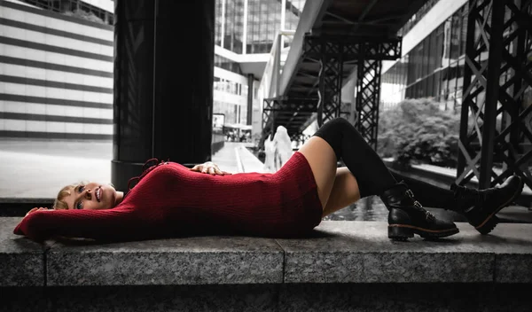 Young Woman Red Outfit Lies Stone Wall City — Stock Photo, Image