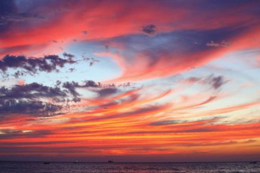 Renkli günbatımı gökyüzü doğa arka plan kopya alanı ile için