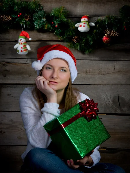 Bella Babbo Natale che pensa. Regalo di Capodanno . — Foto Stock